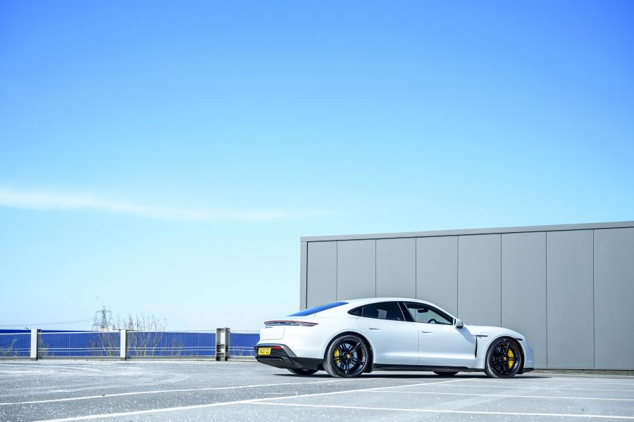  Porsche Taycan Turbo S 2020 года  (UK) (фото 16 из 40)